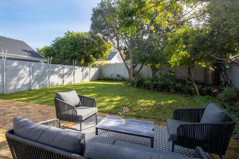 To Let 3 Bedroom Property for Rent in Meadowridge Western Cape